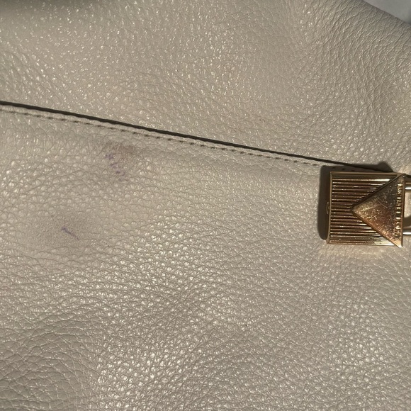 Rare Michael Kors Large Brooke Hobo Bag White Pebbled Leather Gold Straps W Lock - Picture 3 of 14